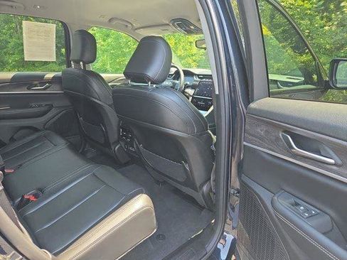 Used 2024 Jeep Grand Cherokee Limited image 31