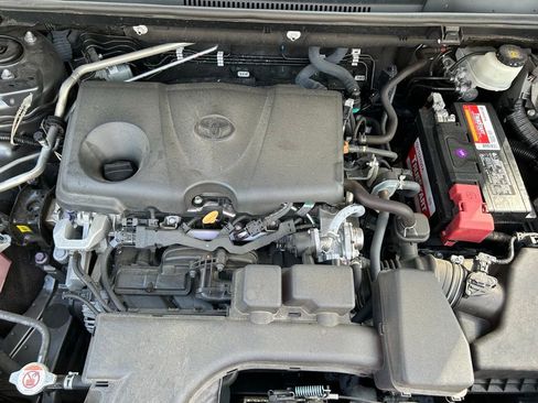 Used 2022 Toyota RAV4 LE image 11