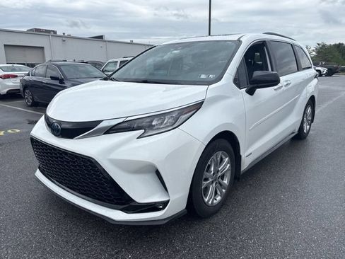 Used 2021 Toyota Sienna XSE w/ XSE Plus Package AWD/4WD image 1