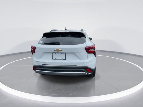 Used 2025 Chevrolet Trax LT w/ LT Convenience Package image 7