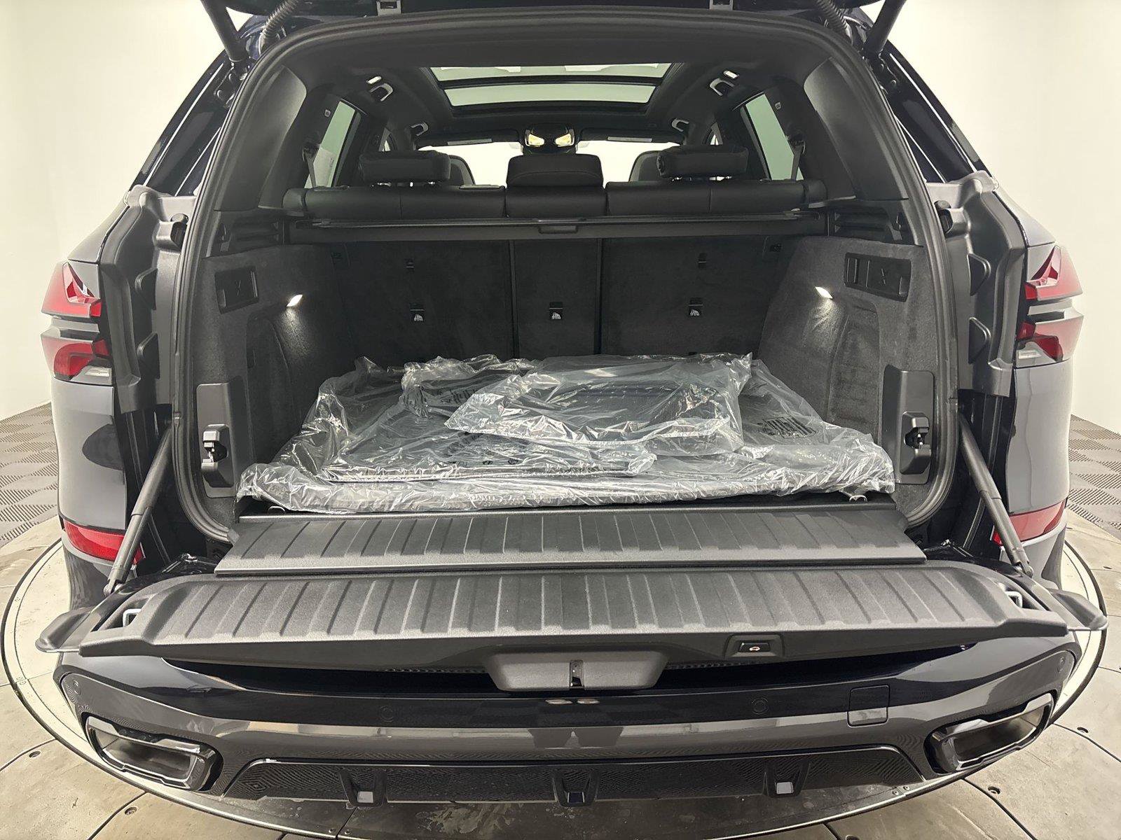 New 2026 BMW X5 xDrive40i w/ M Sport Package AWD/4WD image 21