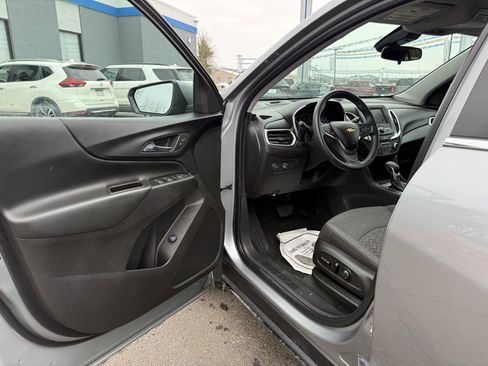 Used 2023 Chevrolet Equinox LT w/ Driver Convenience Package image 11