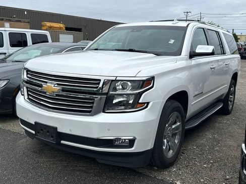 Used 2019 Chevrolet Suburban Premier AWD/4WD image 3