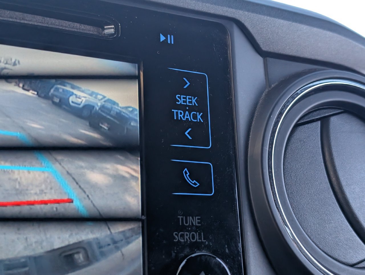 Used 2018 Toyota Tacoma TRD Sport w/ Technology Package RWD image 16