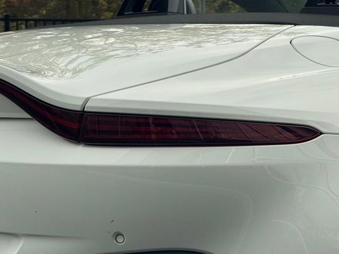 Used 2023 Aston Martin V8 Vantage Roadster RWD image 26