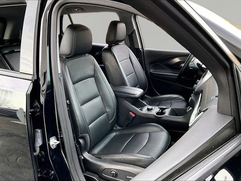 Used 2024 GMC Terrain SLT image 19