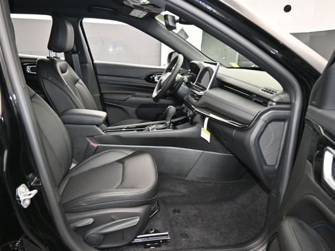 Used 2026 Jeep Compass Latitude AWD/4WD image 36