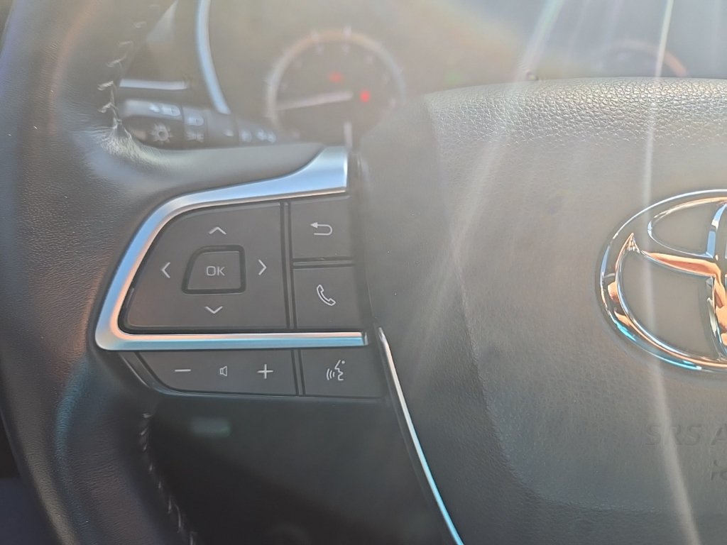 Used 2022 Toyota Highlander XLE FWD image 16