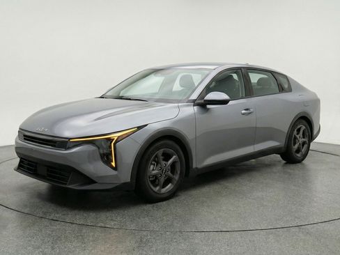 Used 2025 Kia K4 LXS image 3