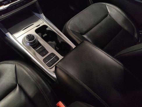 Used 2024 Ford Explorer XLT w/ Equipment Group 202A image 26