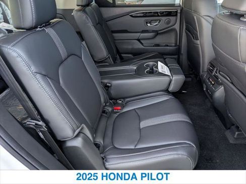 New 2025 Honda Pilot Touring image 24