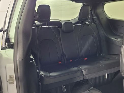 New 2026 Chrysler Pacifica Select image 42