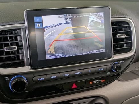 Used 2025 Hyundai Venue SEL FWD image 16