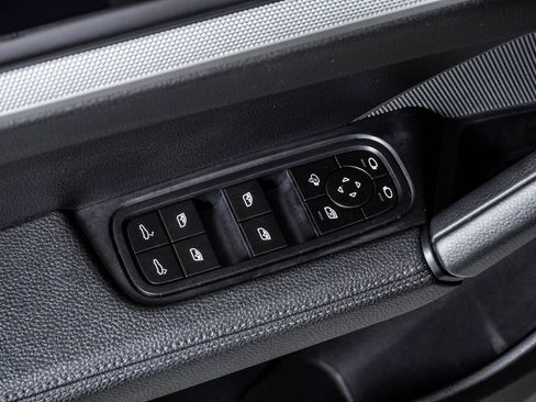 Used 2025 Porsche Cayenne Coupe image 26