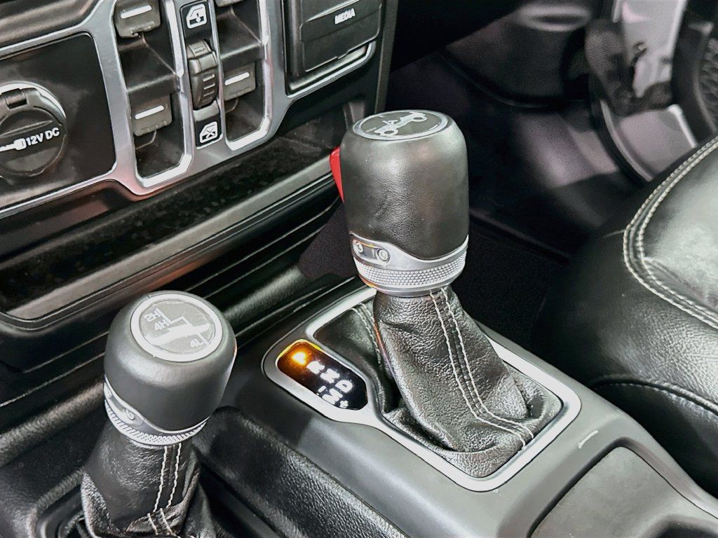 Used 2020 Jeep Wrangler Unlimited Sahara AWD/4WD image 17