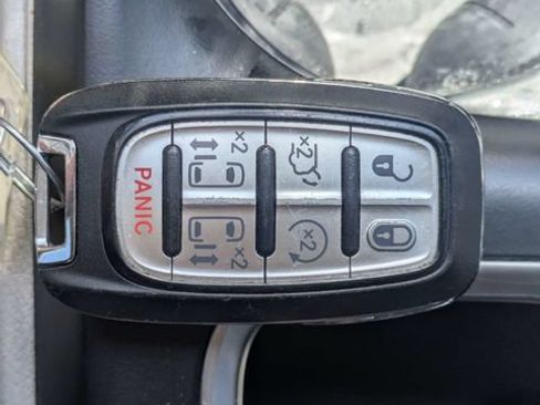 Used 2020 Chrysler Pacifica Limited FWD image 34