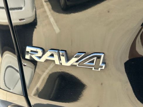 Used 2023 Toyota RAV4 XLE Premium image 13