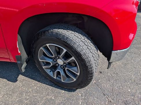 Used 2022 Chevrolet Silverado 1500 LT AWD/4WD image 12