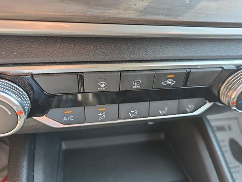 Used 2025 Nissan Altima 2.5 SV FWD image 25