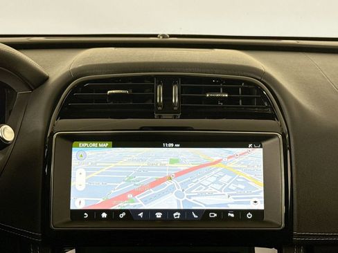 Used 2019 Jaguar F-PACE R-Sport image 23