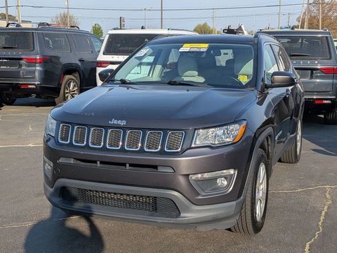 Used 2020 Jeep Compass Latitude image 3