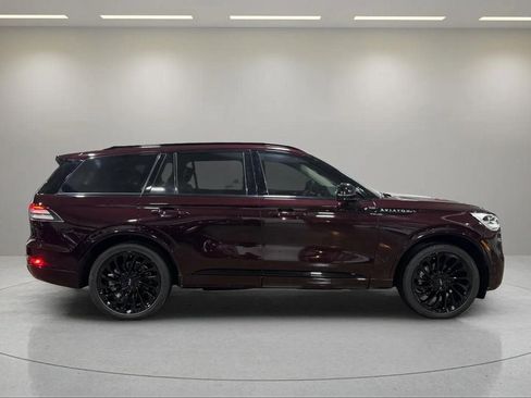 Certified 2023 Lincoln Aviator Reserve w/ Equipment Group 201A image 2