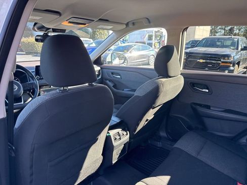 Used 2021 Nissan Rogue SV image 12