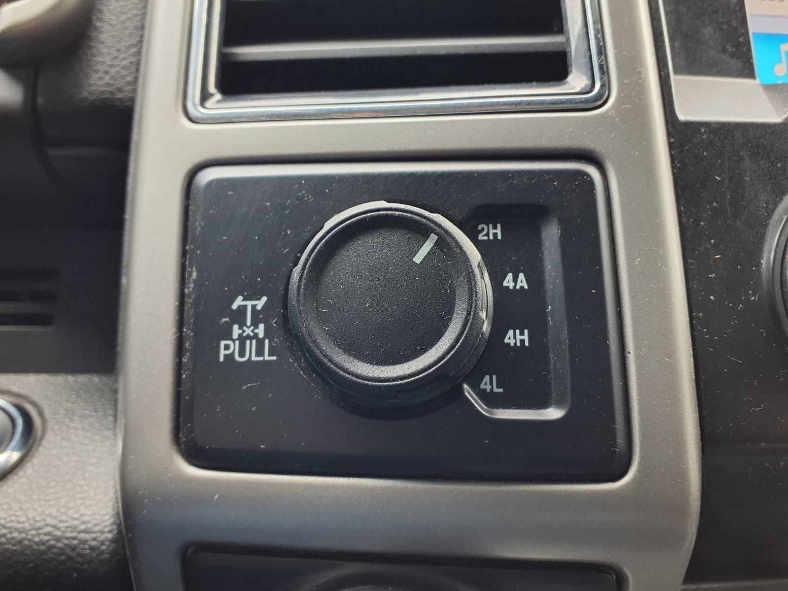 Used 2019 Ford F150 Lariat w/ Equipment Group 502A Luxury AWD/4WD image 25