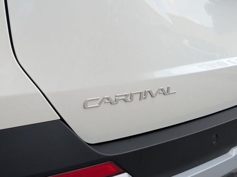 New 2027 Kia Carnival LX FWD image 13