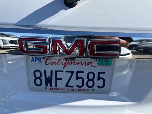 Used 2020 GMC Acadia SLT FWD image 12