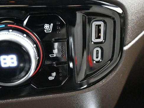 Used 2024 GMC Sierra 1500 SLT image 17