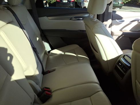 Used 2018 Cadillac XT5 Premium Luxury w/ Driver Assist Package image 11