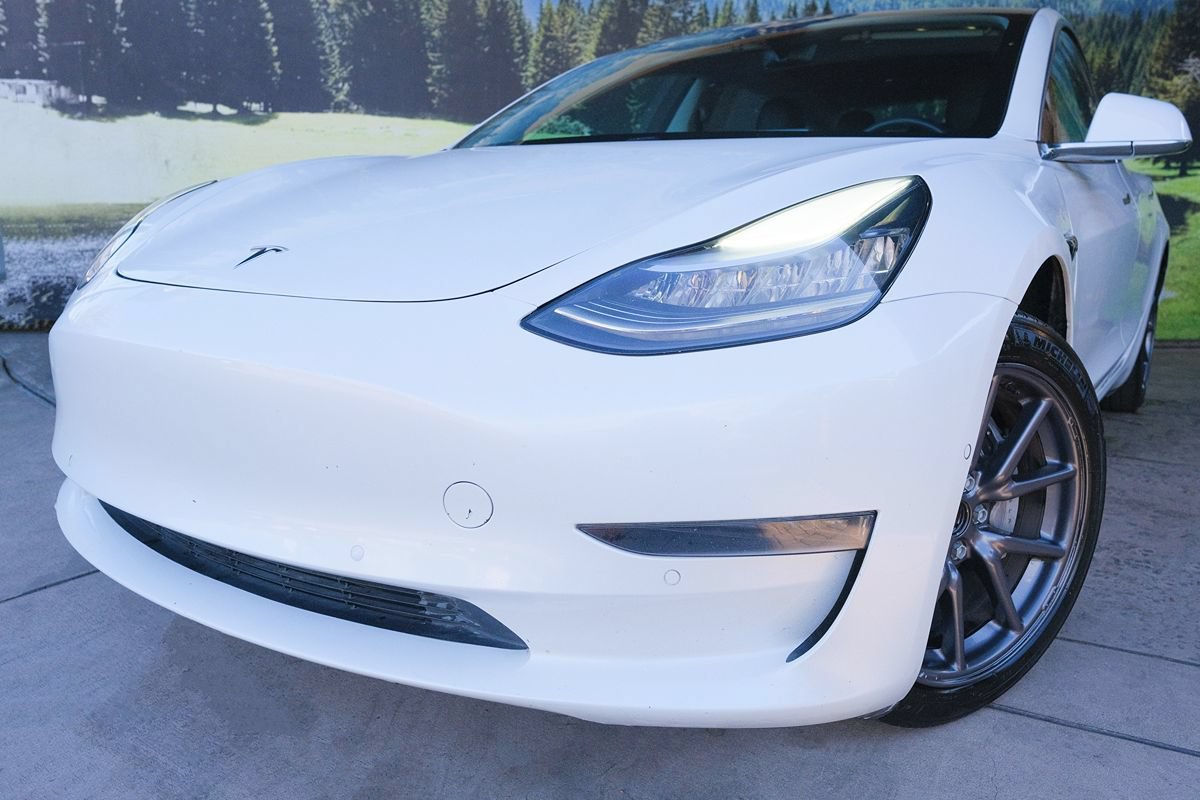 Used 2020 Tesla Model 3 Standard Range RWD image 7