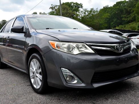 Used 2014 Toyota Camry XLE w/ Leather Package FWD image 3