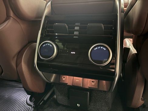 Used 2023 Land Rover Range Rover SE image 37