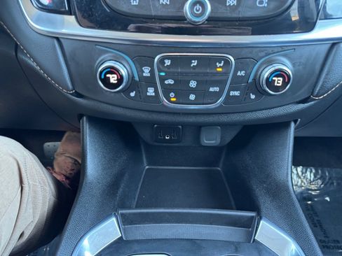 Used 2021 Chevrolet Traverse LT image 21