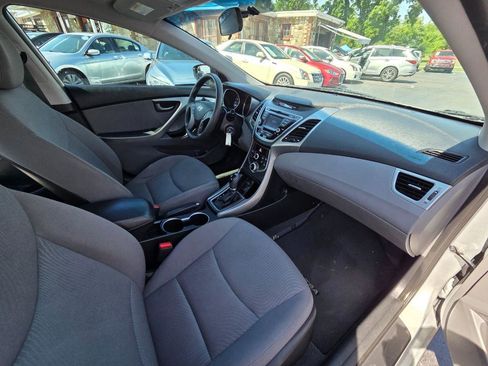 Used 2016 Hyundai Elantra SE w/ Option Group 02 FWD image 17