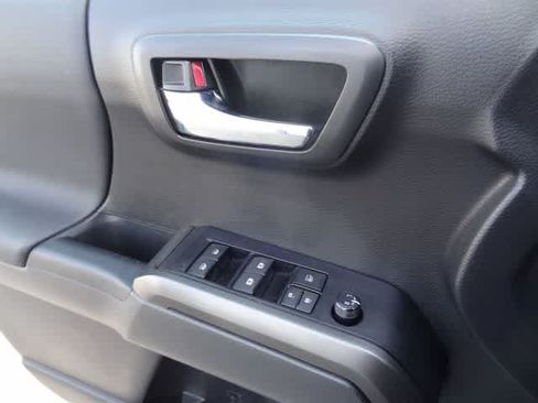 Used 2022 Toyota Tacoma TRD Off-Road w/ Technology Package AWD/4WD image 14