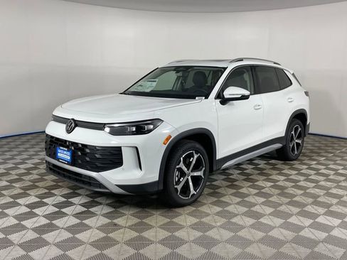 New 2025 Volkswagen Tiguan SE AWD/4WD image 1