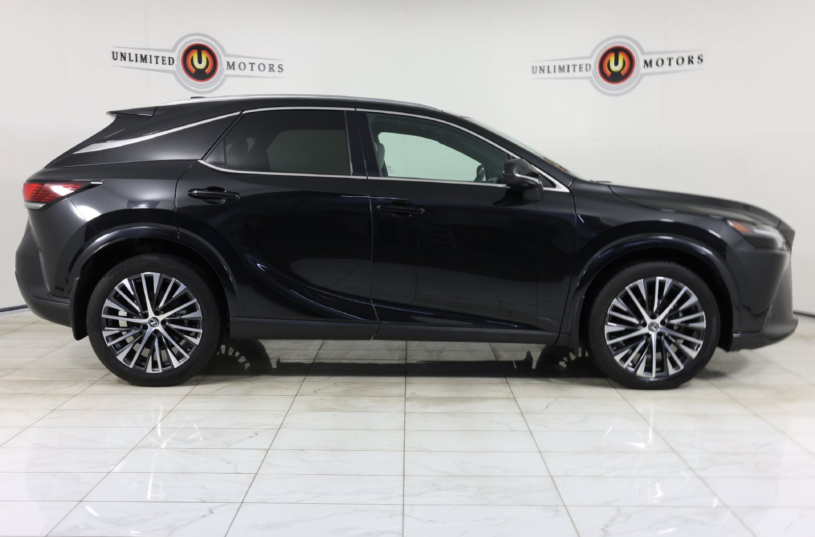 Used 2023 Lexus RX 350 AWD image 2
