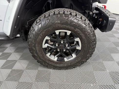Used 2024 Jeep Wrangler Unlimited Rubicon AWD/4WD image 9