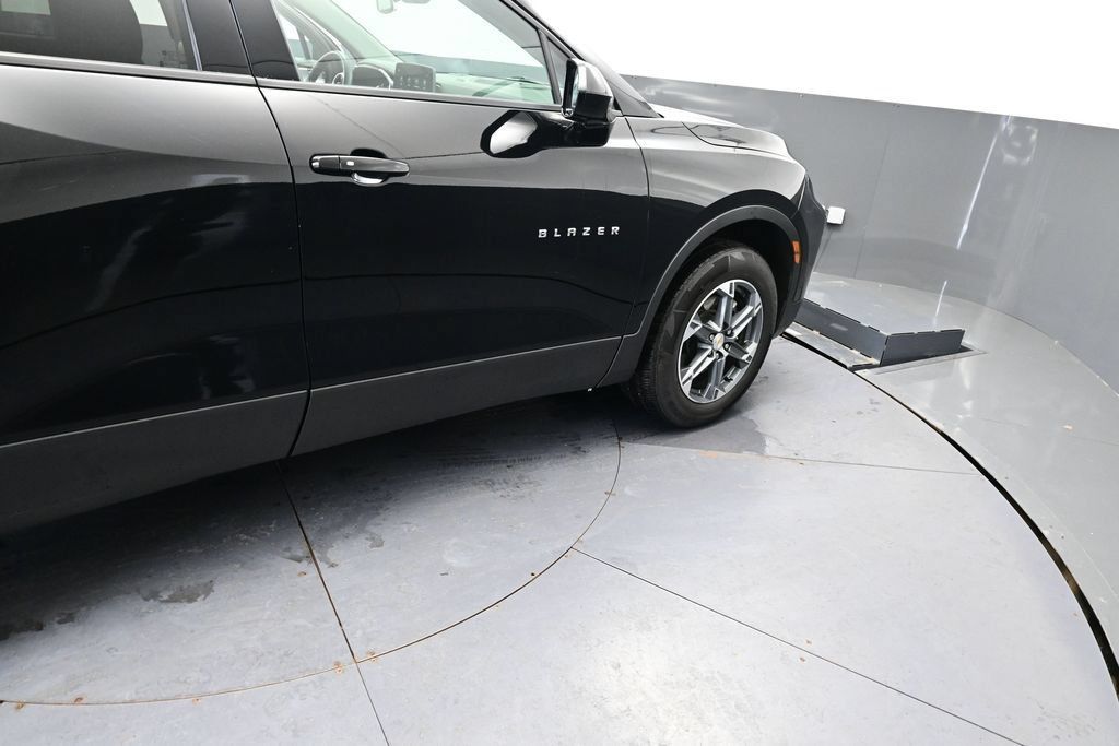 Used 2025 Chevrolet Blazer LT FWD image 20