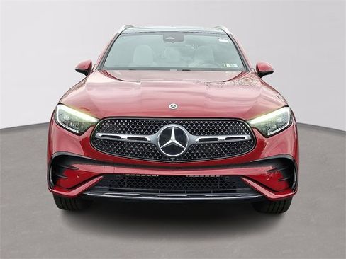 Used 2025 Mercedes-Benz GLC 300 4MATIC image 2