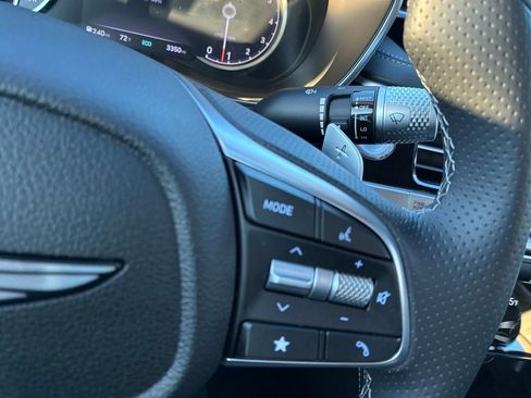 Used 2025 Genesis G70 2.5T image 17