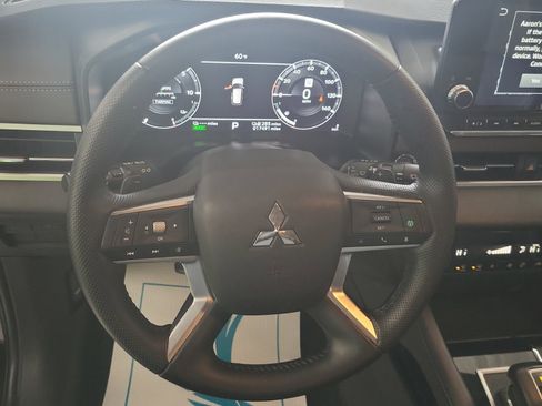 Used 2023 Mitsubishi Outlander image 6