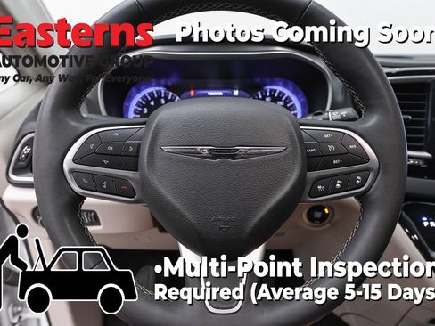 Used 2023 Chrysler Pacifica Touring-L FWD image 10