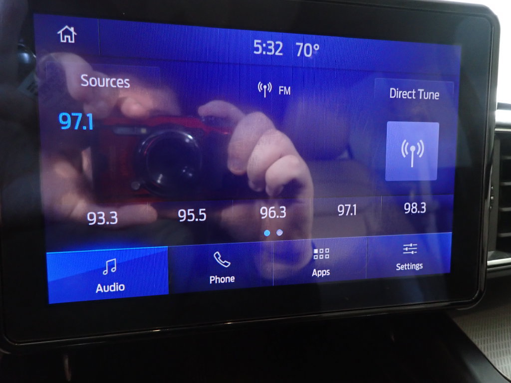 Used 2020 Ford Explorer XLT w/ Equipment Group 202A AWD/4WD image 3