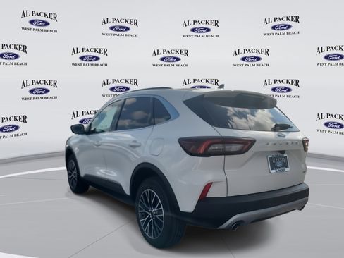 New 2026 Ford Escape SE image 3