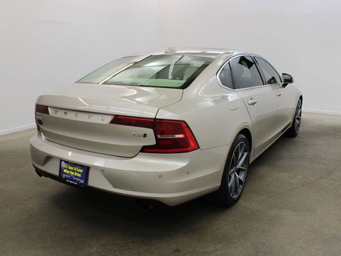 Used 2018 Volvo S90 T5 Momentum w/ Convenience Package image 5