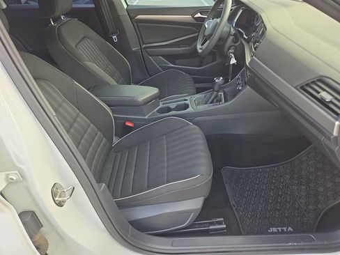 Used 2023 Volkswagen Jetta Sport image 16